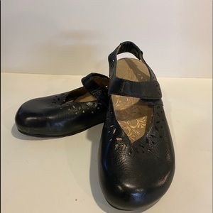 Black Aetrex Sandals